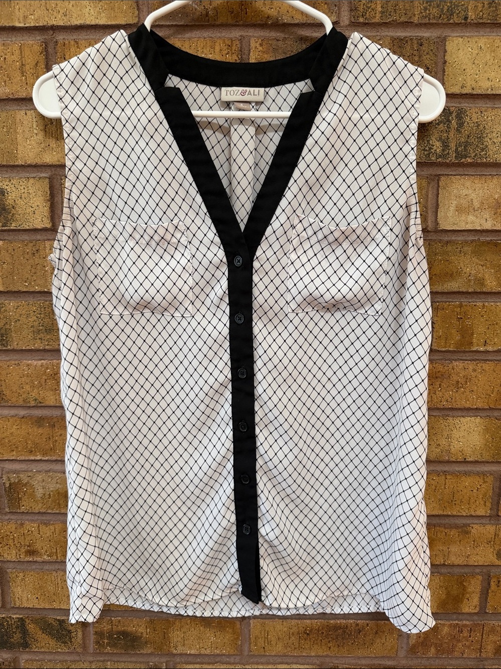 Roz & Ali White Sleeveless Grid Blouse with Black Trim